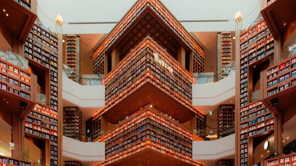 川上市民図書館の内部閲覧ホール
